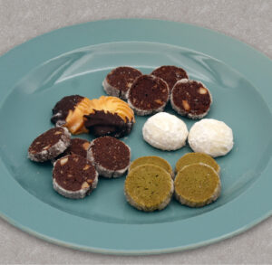 きらめき缶にぎゅっと詰まった4種のプチサイズのクッキー